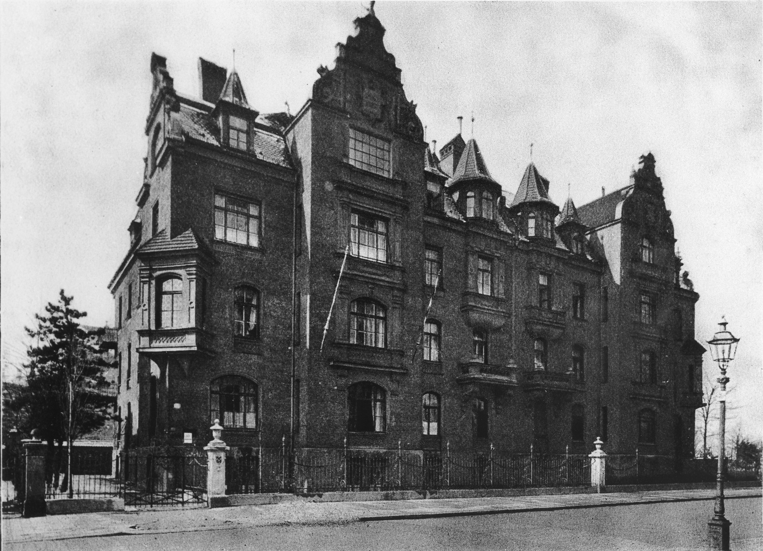Israelitische Privatklinik e.V. mit Schwesternheim, Hermann-Schmid-Straße 5-7, um 1920 (© Stadtarchiv München)